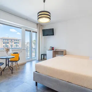  B&B Agora